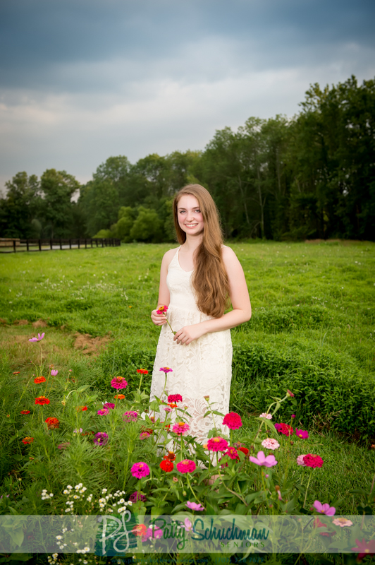 ashburn senior photographer senior girl in field wildflowers