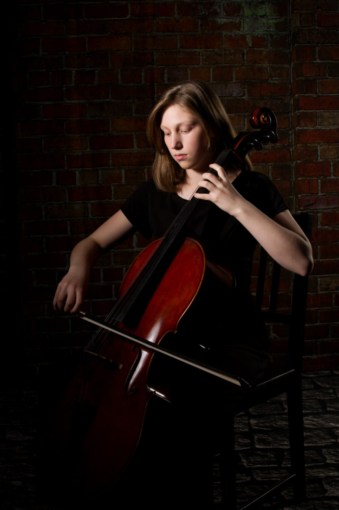 studio senior girl with cello